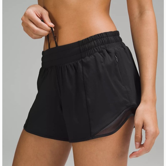 lululemon athletica Pants - NWT Lululemon Hotty hot LR shorts 4” Lined